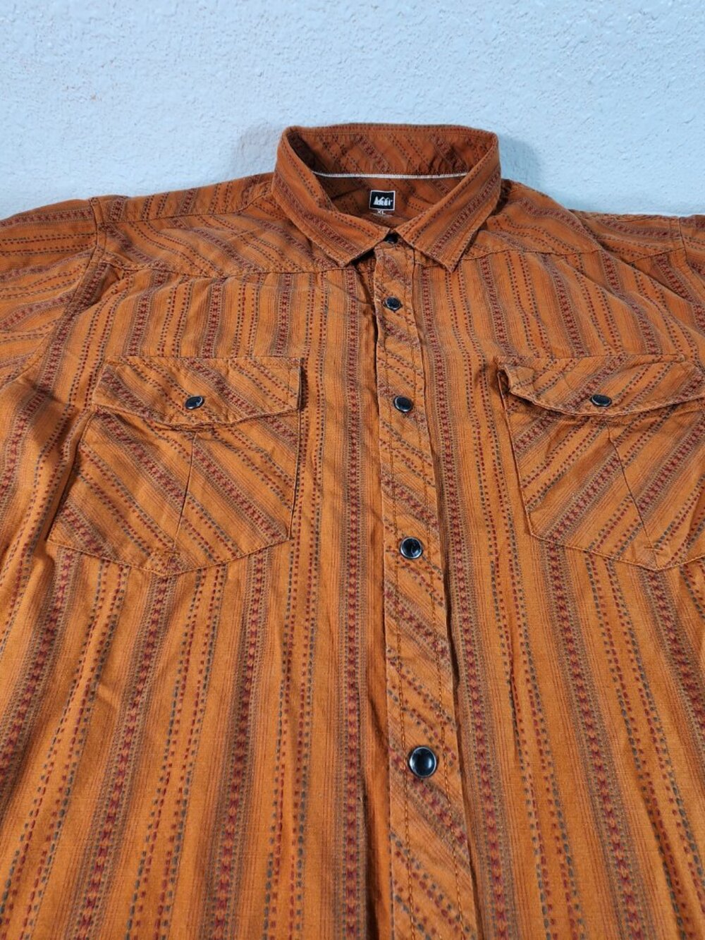 REI Mens XL Cotton Short Sleeve Black Pearl Snap Western Orange Pockets FastShip - Picture 2 of 11